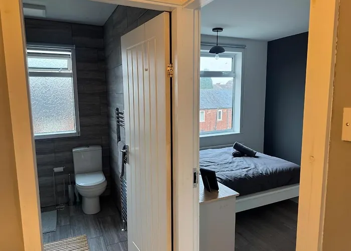 Modern 4 Bed House Close To City Centre