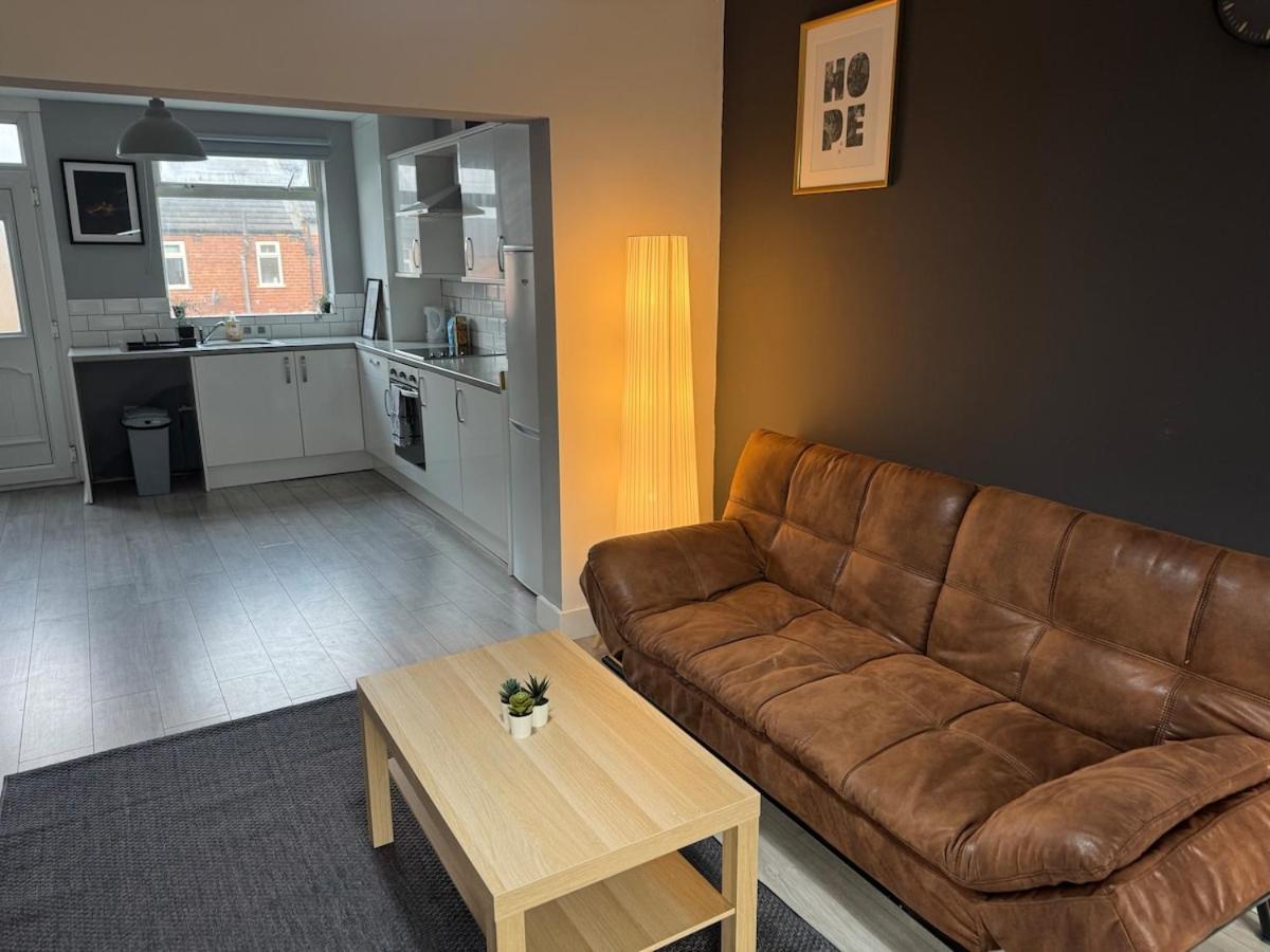 Modern 4 Bed House Close To Centre Ferienhaus
