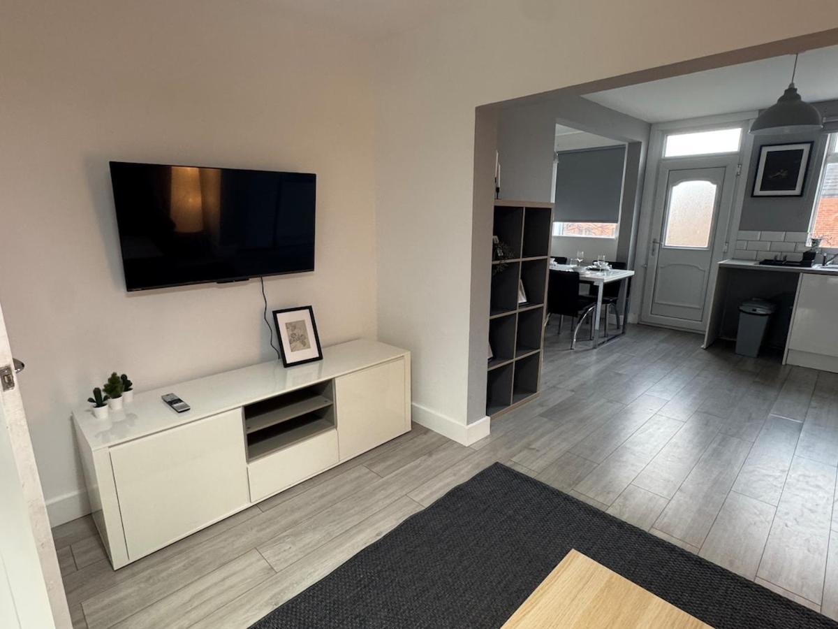 Modern 4 Bed House Close To Centre Ferienhaus *