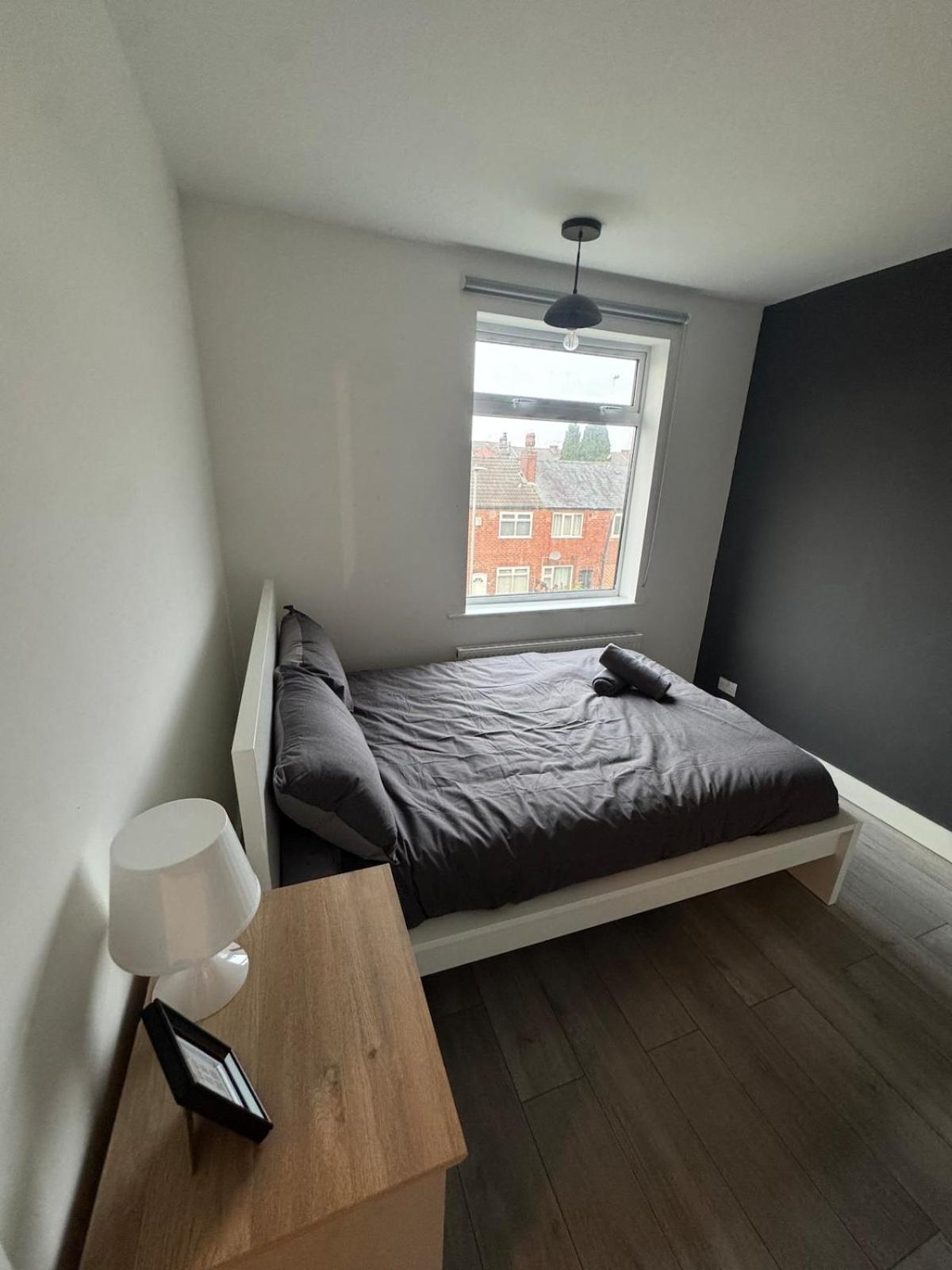 Modern 4 Bed House Close To Centre Ferienhaus *